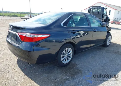 2017 Toyota Camry Le z USA, uszkodzony, nr VIN 4T1BF1FK0HU615623